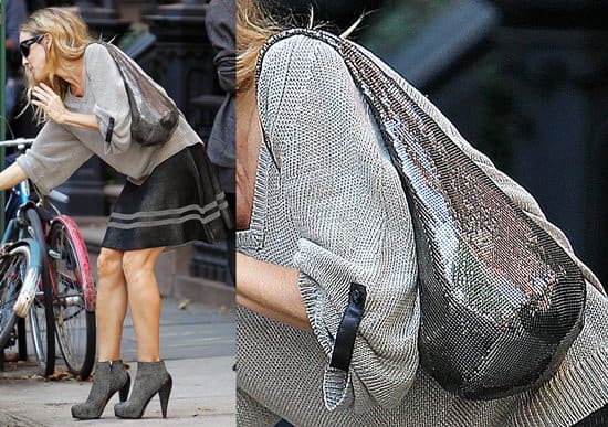 Sarah Jessica Parker carries a sac-like purse while leaving her New York City apartment
