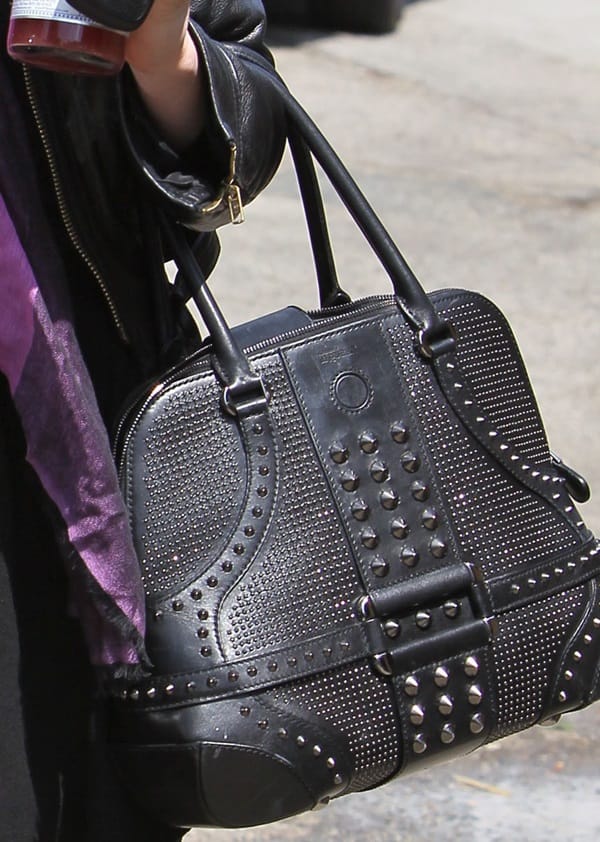 A closer look at Anna's Alexander McQueen 'Novak' handbag