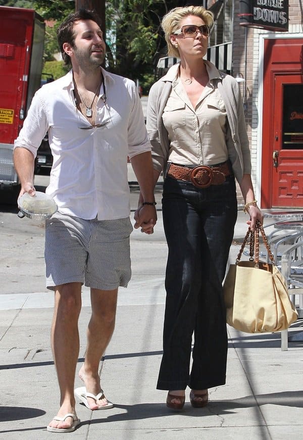 Katherine Heigl holding hands with her husband Josh Kelley after eating lunch together at Little Doms Cafe