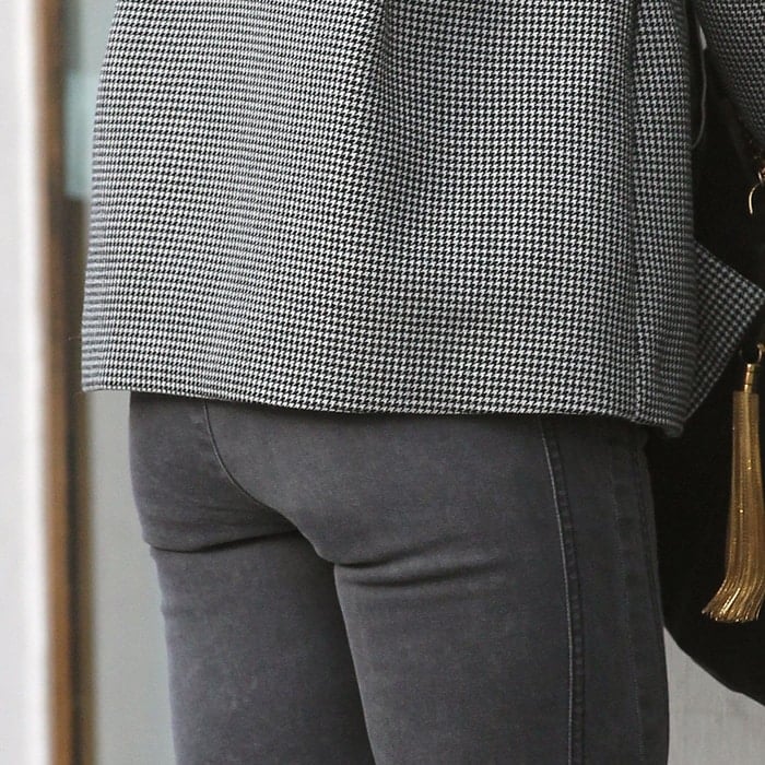 Pippa Middleton shows off her ass in French Connection Nebraska stretch skinny jeans