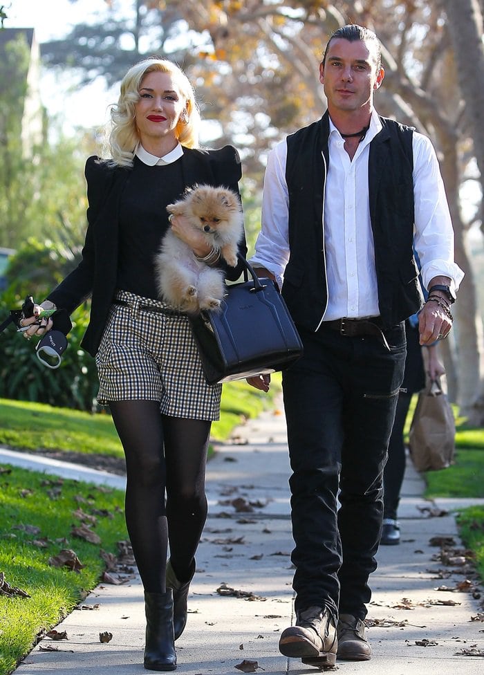 Gwen Stefani arrives at her parents home with Gavin Rossdale for Thanksgiving