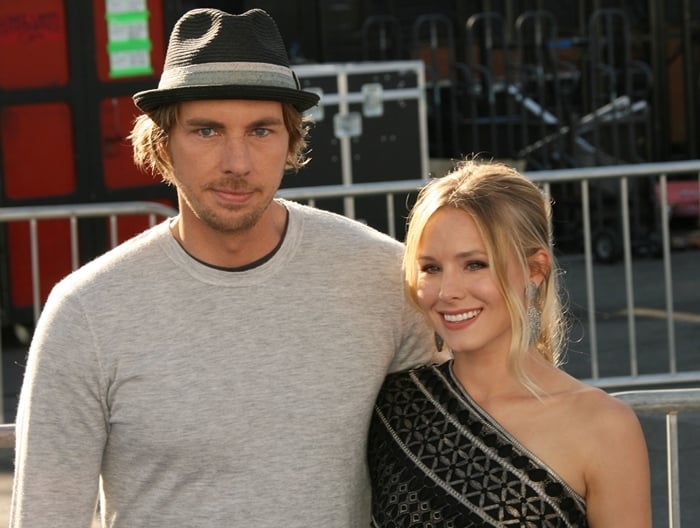 Dax Shepard and Kristen Bell, who met in 2007 at a mutual friend's small sushi birthday dinner, arrive at the 2011 VH1 Do Something Awards
