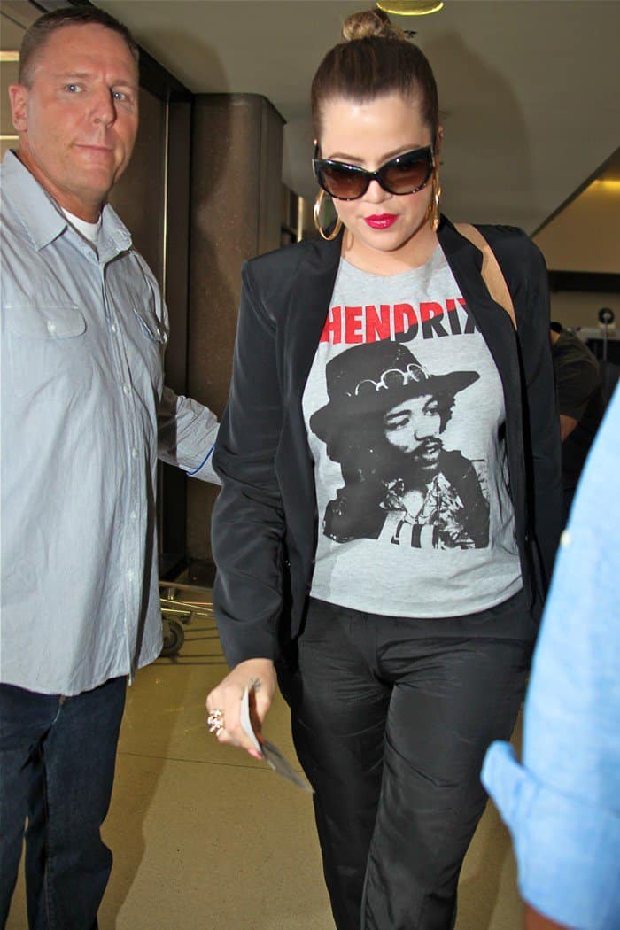 Khloe Kardashian's Forever 21 "Hendrix" muscle tee and Tom Ford sunglasses that add vintage appeal with the cat-eye shape