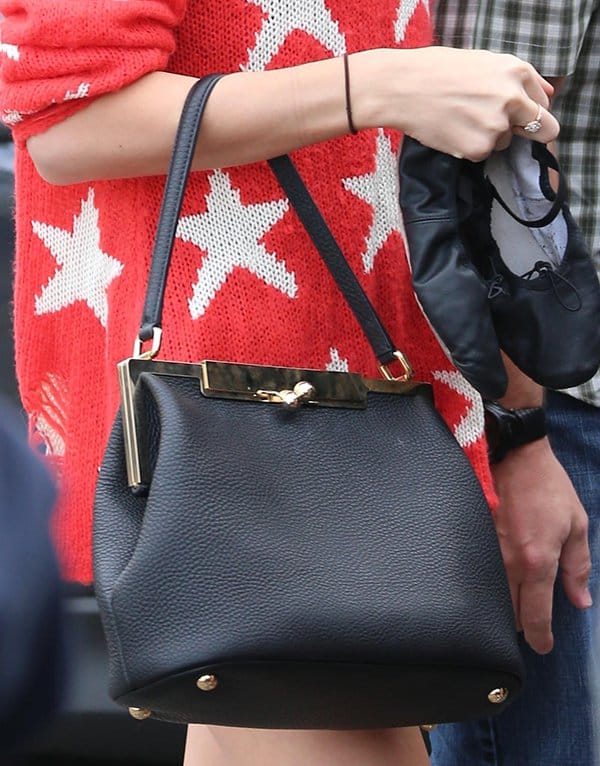 Taylor Swift carrying a Dolce & Gabbana "Sara" shoulder bag