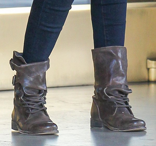 Jessica Alba's versatile AllSaints Damisi boots in asphalt