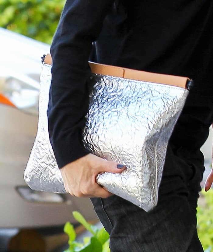 Gwen Stefani shamelessly plugging an eye-catching L.A.M.B. day clutch that looked like packed lunch