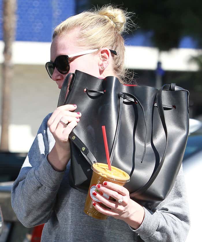 Kirsten Dunst toting her Mansur Gavriel bucket bag