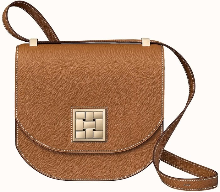 Immaculate stitching on a Hermès bag in Epsom calfskin with one pocket, two compartments and permabrass plated hardware