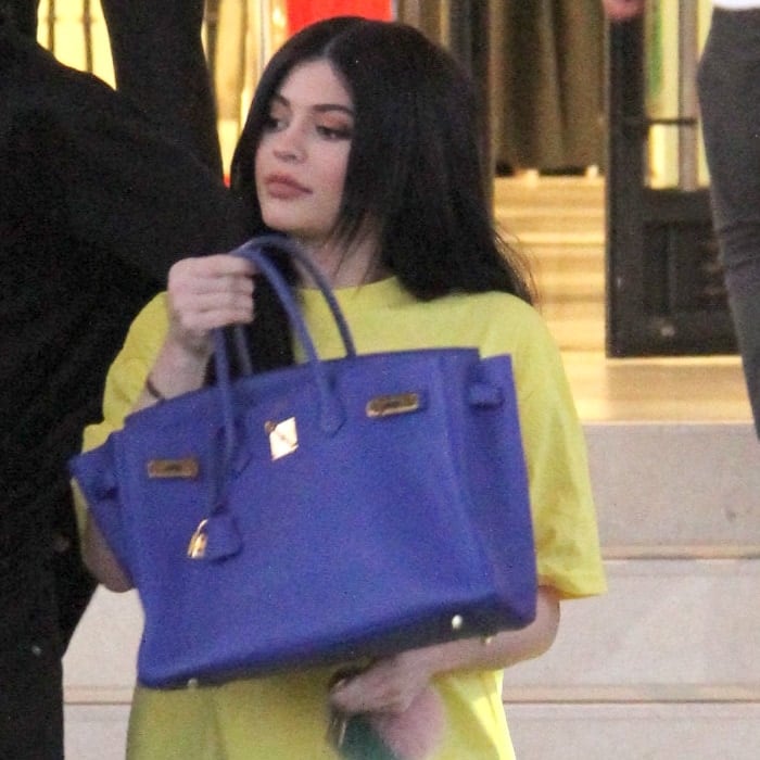 Kylie Jenner shows off her electric blue Hermes Birkin bag
