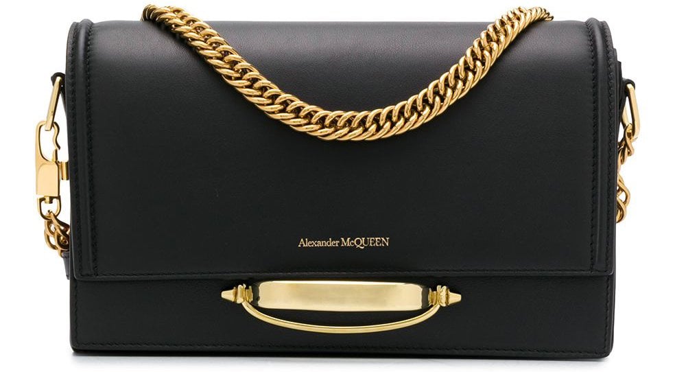 The Story shoulder bag is a timeless piece made from black leather with a gold-tone metal handle and chain-link strap